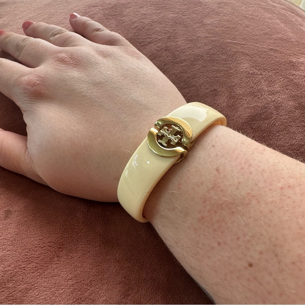 Tory Burch Logo Resin Bracelet - Magnetic & Clasp - Ivory & Gold - Picture 5 of 11